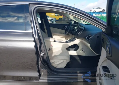 2016 Chrysler 200 Limited z USA, uszkodzony, nr VIN 1C3CCCAB5GN181247